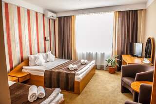 Отель Hotel Class Hermannstadt Сибиу Трехместный номер-1